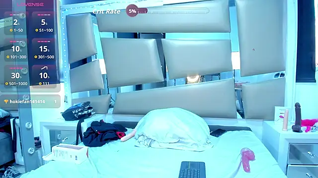 Luna and lindsy online show from September 23, 2025, 3:41 pm