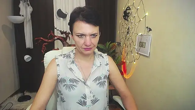 Snapshot of AvaSaturnian chatting on October 19, 2025, 10:29 am AvaSaturnian online show from October 19, 2025, 10:29 am