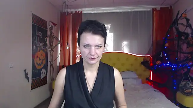 Snapshot of AvaSaturnian chatting on October 31, 2025, 11:40 am AvaSaturnian online show from October 31, 2025, 11:40 am