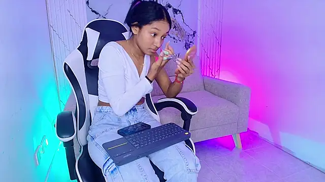 JadeGolden  online show from September 9, 2025, 1:20 pm