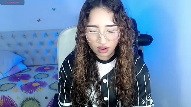 sasha 17  online show from September 15, 2025, 3:23 pm