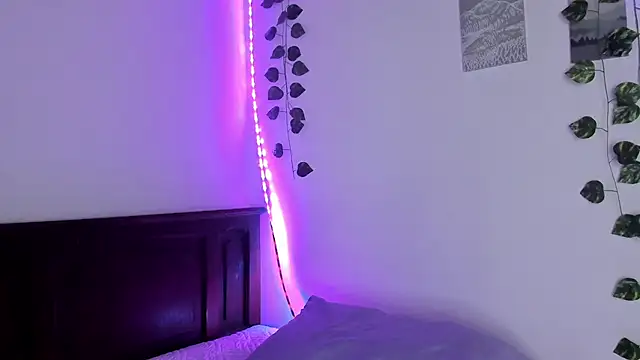 Michluxe 69 online show from October 5, 2025, 9:27 pm