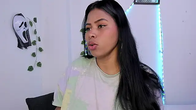 Michluxe 69 online show from November 18, 2025, 12:41 pm