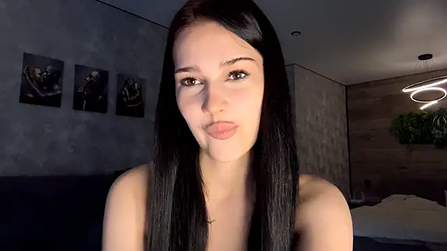 AuraJefcoat online show from May 25, 2026, 1:43 pm