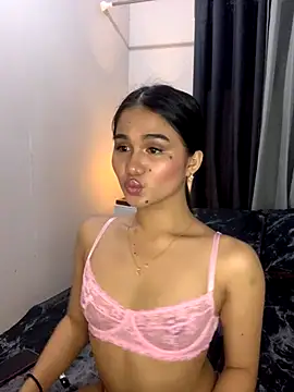 Snapshot of AngelHille chatting on October 22, 2025, 5:12 pm AngelHille online show from October 22, 2025, 5:12 pm