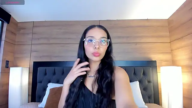 Roseaurora online show from March 18, 2026, 1:02 pm