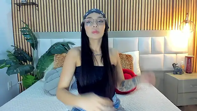 Roseaurora online show from January 15, 2026, 1:36 pm