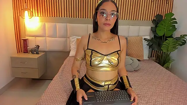 Roseaurora online show from October 31, 2025, 12:57 pm