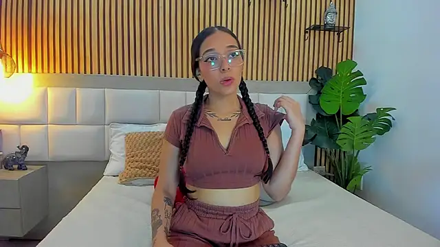 Roseaurora online show from November 11, 2025, 12:44 pm