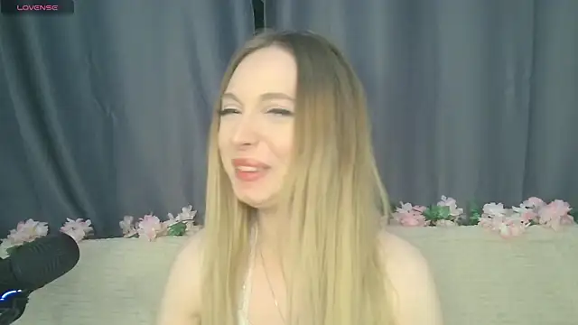 Snapshot of BabbbyFoxxx chatting on October 29, 2025, 1:37 am BabbbyFoxxx online show from October 29, 2025, 1:37 am