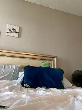 Prettygirl6070 online show from October 15, 2025, 3:42 pm