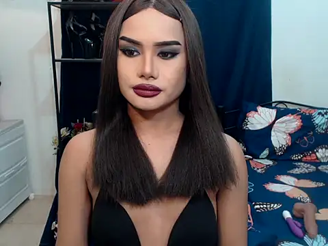 RositaUshvada online show from December 18, 2025, 1:26 pm