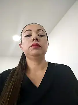 Madisson-04  online show from November 17, 2025, 12:31 pm