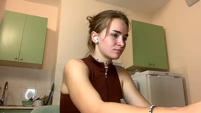 BunnyTiedeman online show from October 16, 2025, 4:37 pm