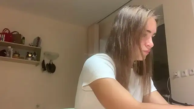 BunnyTiedeman online show from September 20, 2025, 4:23 pm