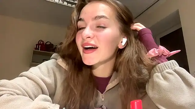 BunnyTiedeman online show from October 4, 2025, 4:41 pm