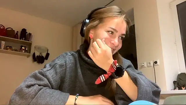 BunnyTiedeman online show from September 25, 2025, 5:52 pm