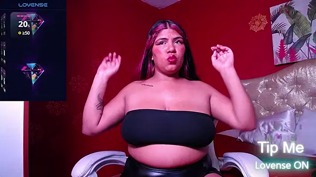 Violet-Flow online show from November 22, 2025, 7:13 pm