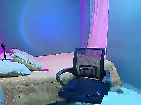 sophiejuicy  online show from September 28, 2025, 5:03 am