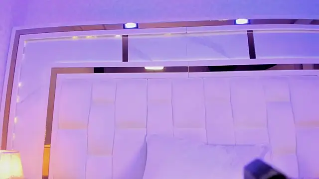 violet sm online show from November 15, 2025, 3:10 am