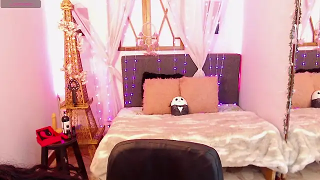 Cleofox  online show from November 7, 2025, 11:30 pm