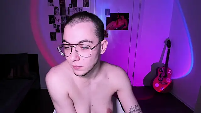 Snapshot of tyler_bergg chatting on October 23, 2025, 9:13 pm tyler bergg online show from October 23, 2025, 9:13 pm