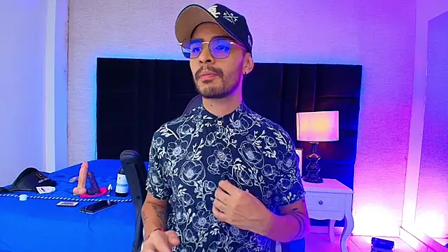 Snapshot of HairyDiamond_ chatting on September 18, 2025, 3:31 am HairyDiamond  online show from September 18, 2025, 3:31 am