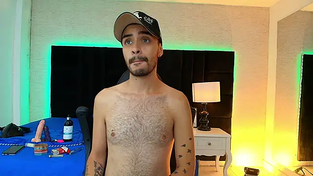 Snapshot of HairyDiamond_ chatting on September 17, 2025, 3:25 pm HairyDiamond  online show from September 17, 2025, 3:25 pm