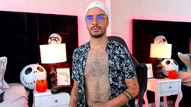 Snapshot of HairyDiamond_ chatting on October 16, 2025, 4:10 am HairyDiamond  online show from October 16, 2025, 4:10 am