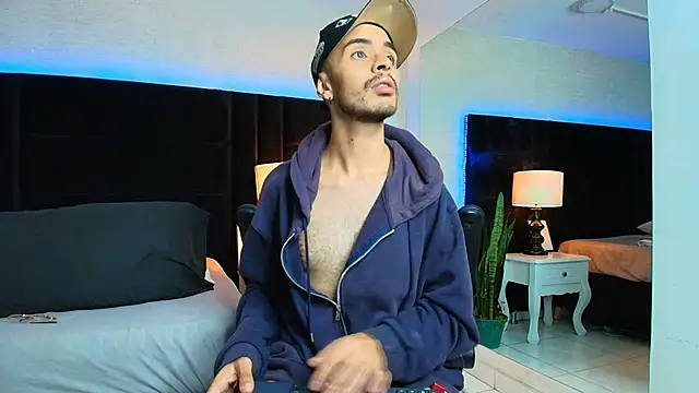 Snapshot of HairyDiamond_ chatting on September 12, 2025, 5:24 pm HairyDiamond  online show from September 12, 2025, 5:24 pm