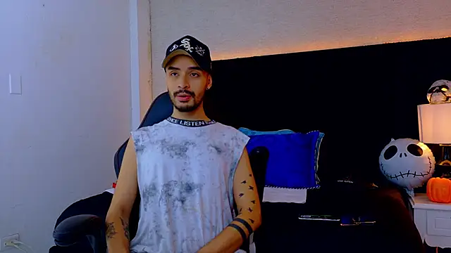 Snapshot of HairyDiamond_ chatting on October 18, 2025, 12:07 pm HairyDiamond  online show from October 18, 2025, 12:07 pm