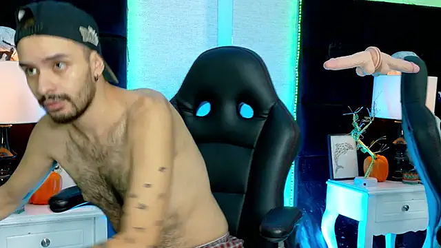 Snapshot of HairyDiamond_ chatting on October 24, 2025, 4:17 pm HairyDiamond  online show from October 24, 2025, 4:17 pm