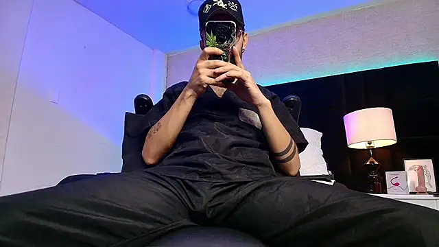 Snapshot of HairyDiamond_ chatting on October 30, 2025, 10:06 pm HairyDiamond  online show from October 30, 2025, 10:06 pm