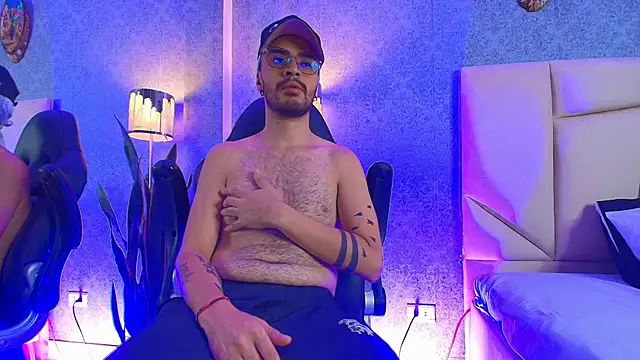 Snapshot of HairyDiamond_ chatting on September 20, 2025, 5:01 am HairyDiamond  online show from September 20, 2025, 5:01 am