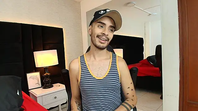 Snapshot of HairyDiamond_ chatting on September 14, 2025, 7:36 pm HairyDiamond  online show from September 14, 2025, 7:36 pm