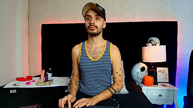 Snapshot of HairyDiamond_ chatting on October 21, 2025, 4:06 pm HairyDiamond  online show from October 21, 2025, 4:06 pm