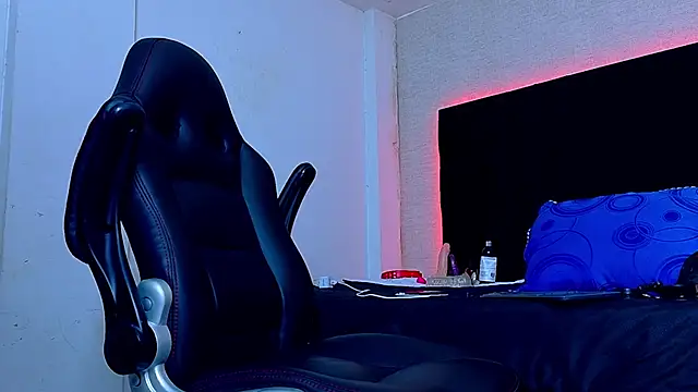 Snapshot of HairyDiamond_ chatting on October 20, 2025, 4:07 pm HairyDiamond  online show from October 20, 2025, 4:07 pm