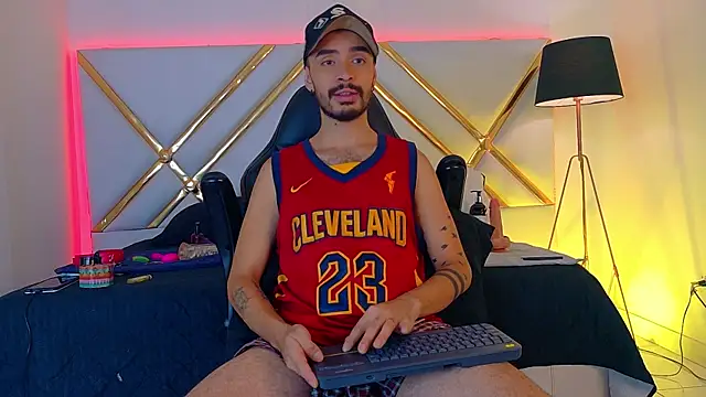 Snapshot of HairyDiamond_ chatting on October 27, 2025, 7:04 pm HairyDiamond  online show from October 27, 2025, 7:04 pm