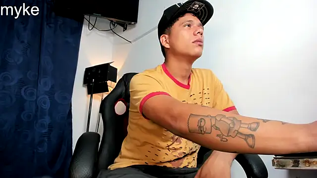 sexymike22cm online show from September 10, 2025, 1:43 pm