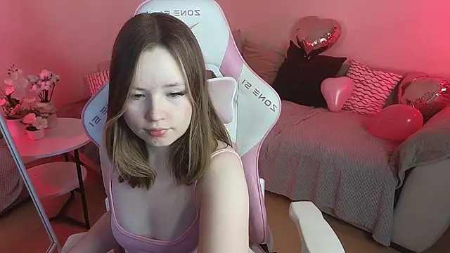 Snapshot of Sweetie_Hope chatting on February 14, 2026, 4:40 pm Sweetie Hope online show from February 14, 2026, 4:40 pm