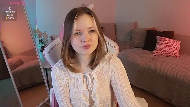 Snapshot of Sweetie_Hope chatting on February 8, 2026, 4:37 pm Sweetie Hope online show from February 8, 2026, 4:37 pm