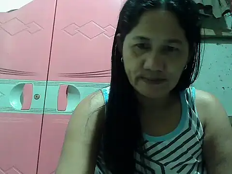 Snapshot of hotmama_063 chatting on October 13, 2025, 8:10 pm hotmama 063 online show from October 13, 2025, 8:10 pm