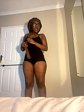 Snapshot of Moonzy77 chatting on September 29, 2025, 2:34 pm Moonzy77 online show from September 29, 2025, 2:34 pm