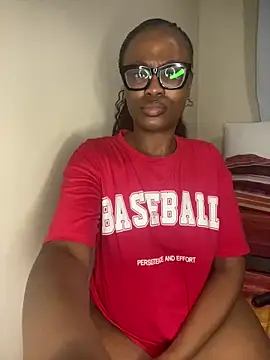 Snapshot of Moonzy77 chatting on October 8, 2025, 11:27 pm Moonzy77 online show from October 8, 2025, 11:27 pm