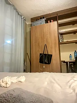 Snapshot of Moonzy77 chatting on October 1, 2025, 6:01 pm Moonzy77 online show from October 1, 2025, 6:01 pm