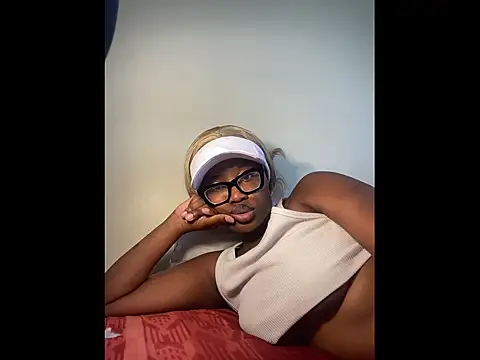 Snapshot of Moonzy77 chatting on September 22, 2025, 1:39 pm Moonzy77 online show from September 22, 2025, 1:39 pm