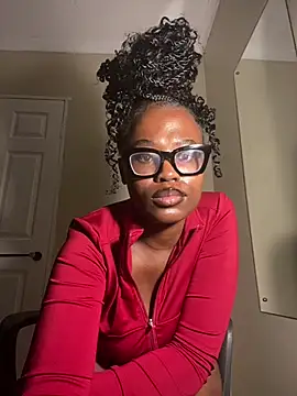 Snapshot of Moonzy77 chatting on October 6, 2025, 7:14 pm Moonzy77 online show from October 6, 2025, 7:14 pm