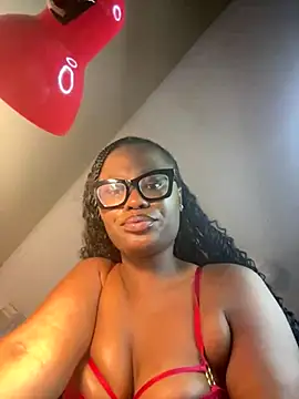 Snapshot of Moonzy77 chatting on October 18, 2025, 12:56 am Moonzy77 online show from October 18, 2025, 12:56 am