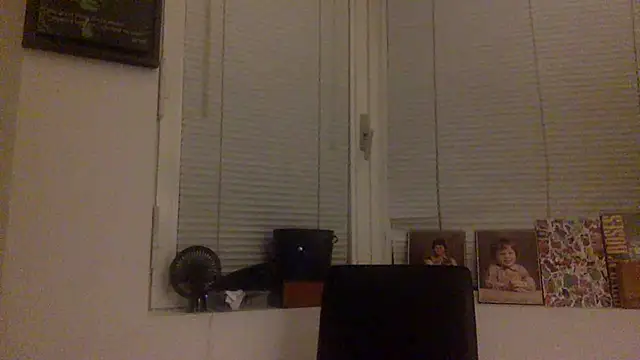 Snapshot of edger4lif3 chatting on October 14, 2025, 3:29 am edger4lif3 online show from October 14, 2025, 3:29 am