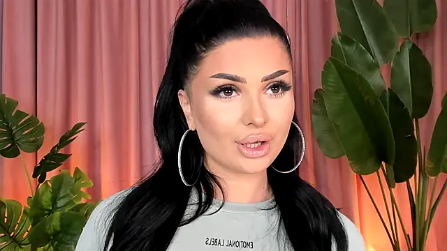 KylieKroftt online show from October 10, 2025, 2:40 pm